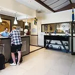 بيت شباب شباب أنتاريس نيس