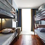 Antares Hostel Nice