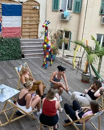 بيت شباب شباب أنتاريس *